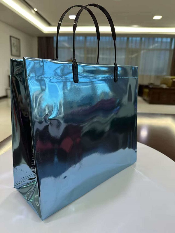 RGS FÖRPACKNING Lanserade ny enfärgad laserfilmslaminerad presentväska